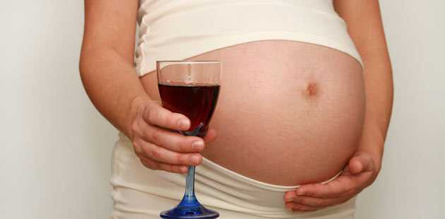 Estudo aponta, mulheres grávidas não devem beber álcool em nenhum estágio da gestação