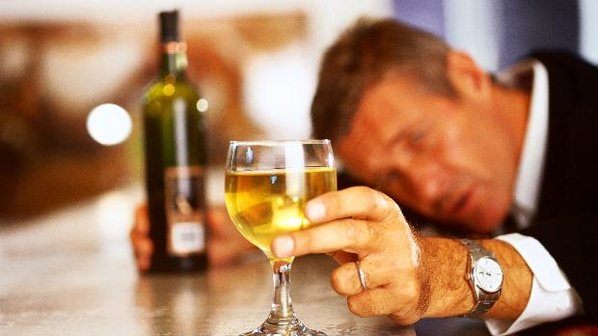 O que é álcool quais seu efeitos e como tratar