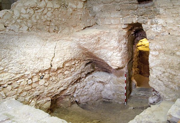 Foto do que restou da suposta casa em que Jesus cresceu / Ken Dark/Reprodução/Biblical Archaeological Review