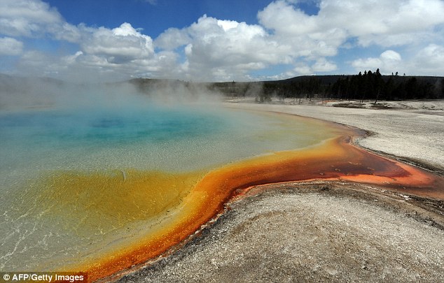 Erupção Monster: Signs of the Yellowstone vulcão ativo pode ser visto nas piscinas termais do parque e atividade sísmica