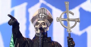 Em noite de heavy metal, Rock in Rio tem até invocação satânica