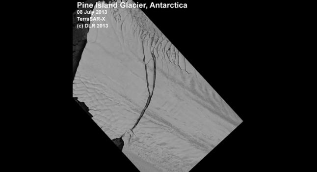 Gigantesco iceberg se separou definitivamente da plataforma de gelo Pine Island e está a deriva pelo Mar de Amundsen (AWI)