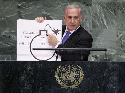 Em discurso na Assembleia Geral da ONU em setembro de 2012, Netanyahu reivindicou a criação de uma "clara linha vermelha" para determinar até onde o Irã podia ir em termos nucleares sem desenvolver a bomba atômica Foto: Reuters