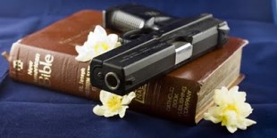 Policial confunde Bíblia com arma e mata lixeiro no interior de SP