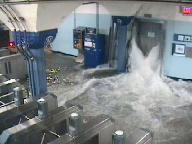 Estações ficaram inundadas por conta da passagem do Sandy. Foto: AP