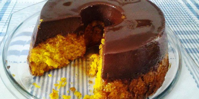 Bolo de cenoura com  pudim de chocolate