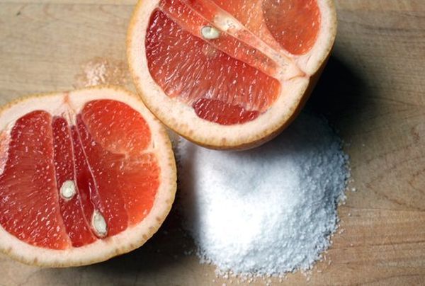 grapefruit bathtub cleaning 30 Dicas para deixar sua casa brilhando