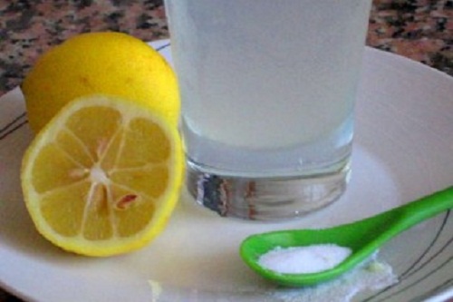3 Opções deliciosas para tomar água com limão pela manhã
