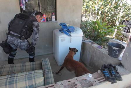 Operação do 24º BPM (Queimados) no bairro Guandu, em Japeri, reduto do traficante Ipojucan