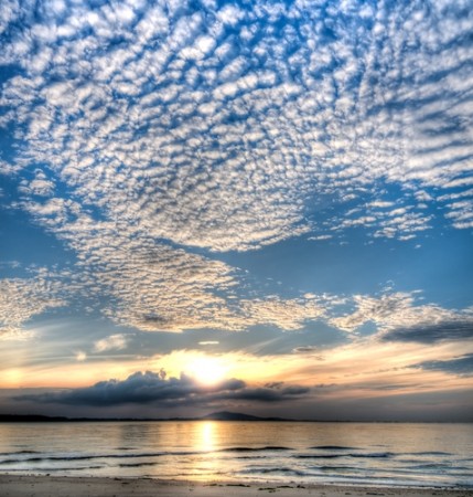 Altocumulus. Foto: Lawrence Wee / Shutterstock.com