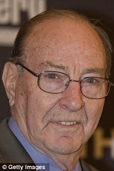 Teoria: astronauta Edgar Mitchell elogiou seus escritos sobre o uso de tecnologia alienígena a 'sombra do governo dos EUA