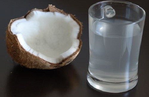 Os benefícios do consumo de água de coco